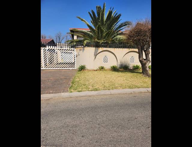 4 BEDROOM HOUSE FOR SALE IN KENSINGTON